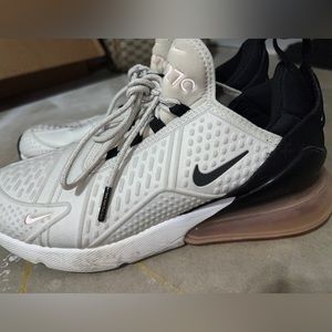 Women’s Nike Air Max 270